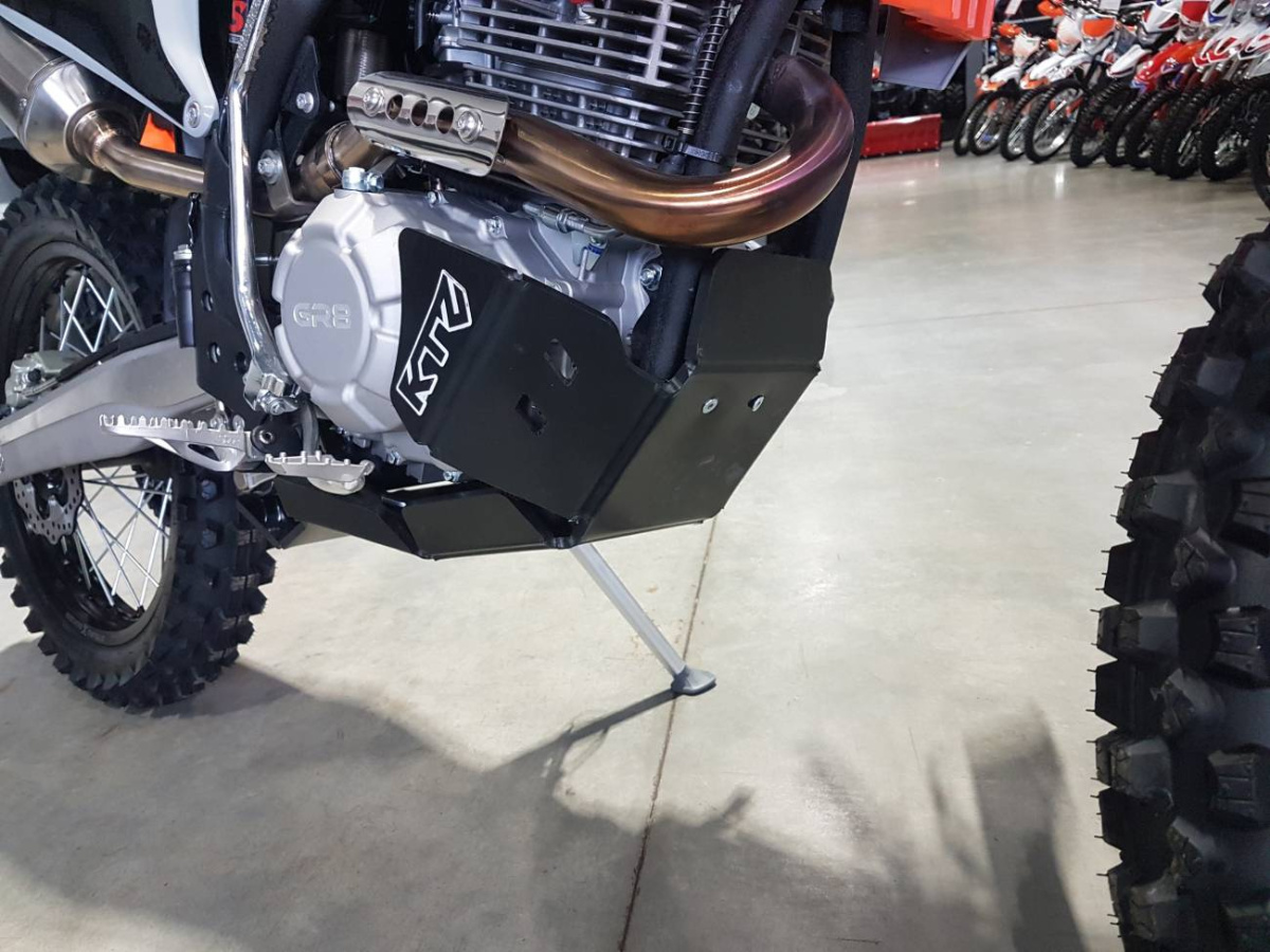 GR8 F300A-M (ZS 172FMM) 2022 9